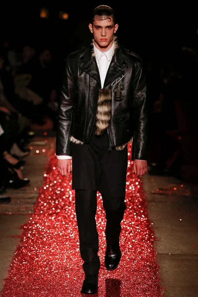 Look 12